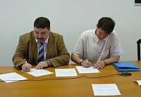 Unterzeichnung der Vertrages zur Lokführerpartnerschaft im April 2008 in Budapest   <br/> --- Foto:  GDL Ortsgruppe Hannover