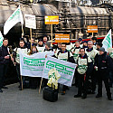 Gemeinsam sind wir stark! Lokführer der DB AG und der MRB beim Streik im Frühjahr 2011 in Leipzig