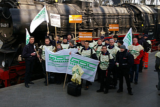 In schwierigen Zeiten halten die Kollegen der Ortsgruppe Leipzig zusammen, wie hier beim Lokführerstreik im Frühjahr 2011, Leipzig Hbf,Foto:GDL