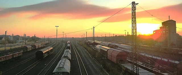 Die Schiene ruht nie - Schichtwechsel am Seelzer Westberg  ---  Foto A. Elandt